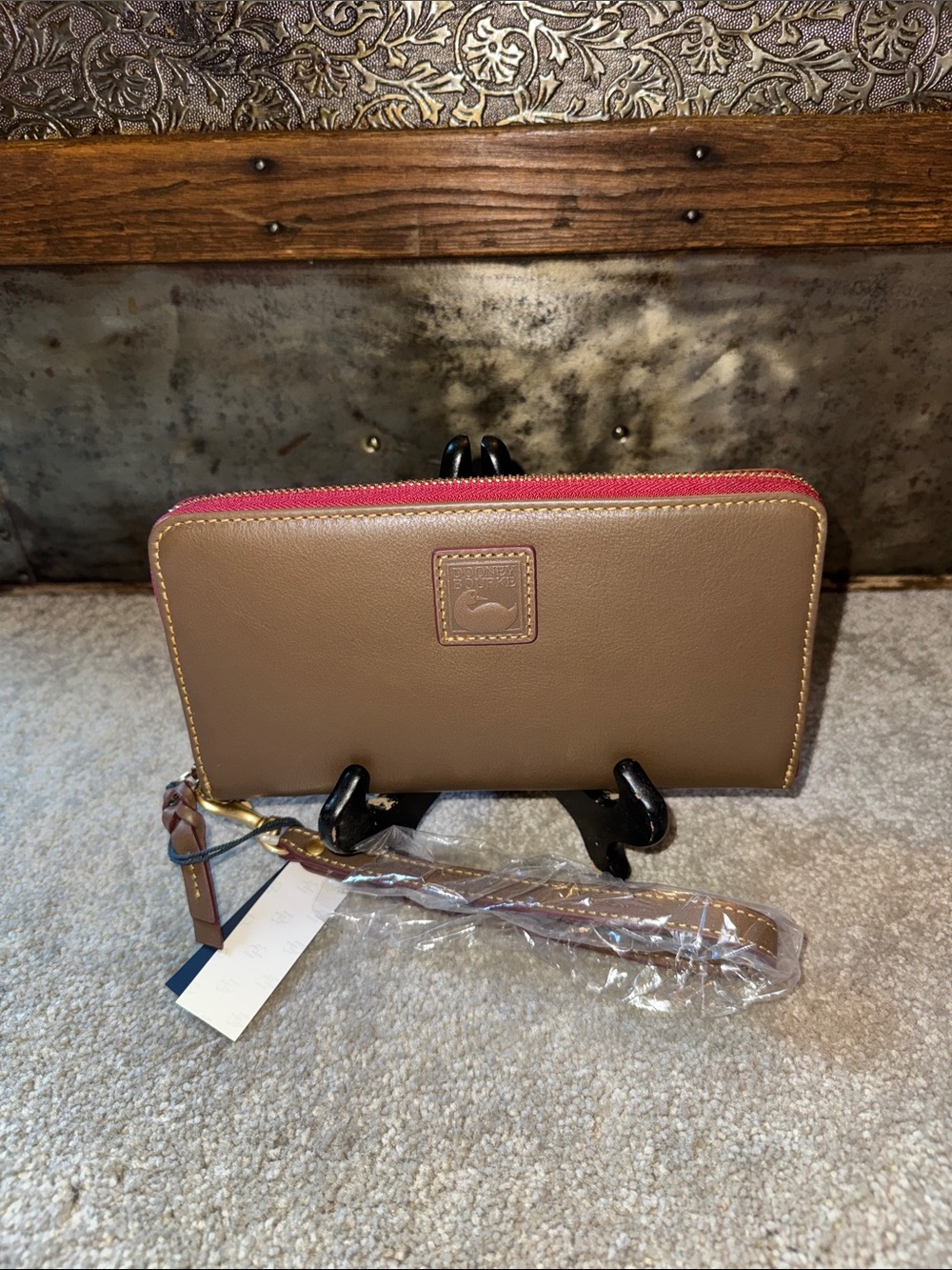 NWT Dooney & Bourke Large Florentine Zip Around Wristlet in elephant